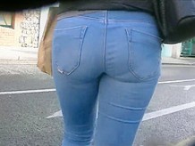Candid ass in skinny jeans