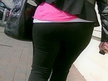 Candid big ass milf in tight pants