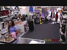 XXXPawn Porno con Kinky Nurse tratando de vender cosas