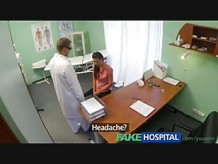 FakeHospital La esposa casada con problemas de fertilidad tiene una vagina examinada y follada por el médico