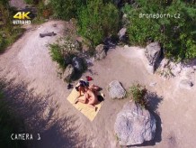 Sexo en la playa desnuda, video de voyeurs tomado por un drone