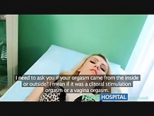 El masaje oral de FakeHospital Doctors le da a la rubia flaca su primer orgasmo