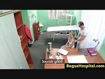 Paciente pussylicked por el doctor en el hospital