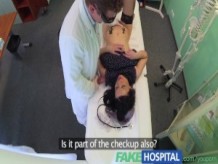 FakeHospital Sin seguro médico hace que un paciente tímido pague el tratamiento con mamadas y follando