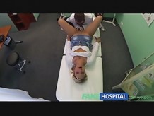 Impresionante paciente rubia recibe la buena polla de los doctores