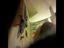 Chica tetona de 19 años atrapada después de una ducha en cámara oculta
