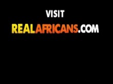 Real African Amateur Curvy BBW Babe sabe cómo pulir BBC como ningún otro y está muy orgullosa de ello también presumir