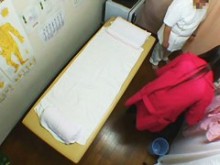 Gran porno médico voyeur: un adolescente es follado en una sala de masajes