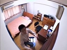 Tutor asiático filma cámaras ocultas teniendo sexo con su estudiante adolescente