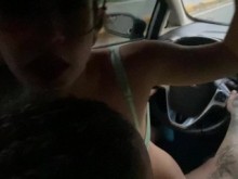 Katty Blake chupando y follando por las calles de Bucaramanga mientras el coche va en movimiento