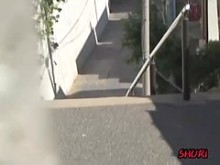El vídeo de Sharking muestra a una linda chica japonesa con tetas pequeñas