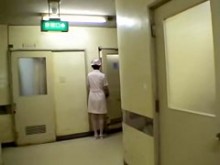 Dulce enfermera japonesa se divierte oralmente en un vídeo de sexo japonés
