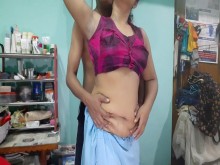 Desi Bhabhi disfrutando con su novio en un día más ocupado / Video de sexo real.