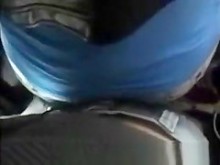 Frotándose el culo de una chica en el autobús