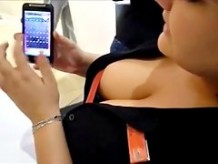 DOWNBLOUSE TRYING TO SELL PHONE!!!!