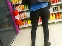 ass candid, tight ass in jeans, tell me what u think??
