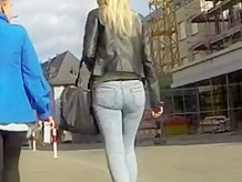 Candid - Young Blonde Babe In Tight Jeans