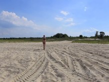 Aventura en la playa nudista de Dirty Babysitter - Introducción P1