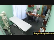 Paciente amateur doggystyled por dr en spycam