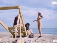 MAMACITAZ - Frida Sante le da a su novio otro coño para follar en la playa escena completa