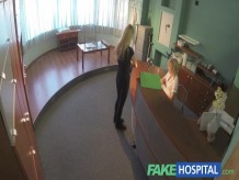 FakeHospital Rubia turista recibe un examen completo