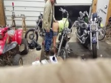 La esposa paga la reparación de la bicicleta con anal... ¡¡¡Me encanta esa mujer!!!