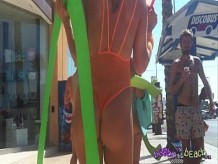 The Sexy Ibizan Ass Parade - épica Bikini Wedgies - upskirt sin bragas coño calvo