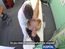 FakeHospital Tanto el médico como la enfermera le dan al nuevo paciente un chequeo sexual completo