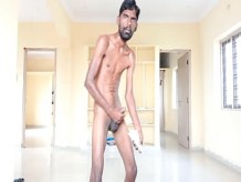 Rajesh Playboy 993 desnudarse, masturbarse, azotar, gemir y correrse en el vaso de papel