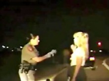 Mujer policía real detiene y busca coño y culo