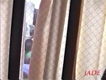 Puta japonesa tetona vista follando duro a través de una ventana