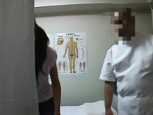 Video de masaje voyeur muestra un juego travieso en la sala de masajes