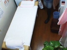 Chica de coño espeso obtiene orgasmo de masaje voyeur digitación