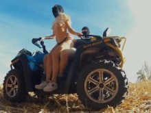 ⭐The Babe monta mi enorme polla y ATV en público | FOLLAR DURO GRAN CULO