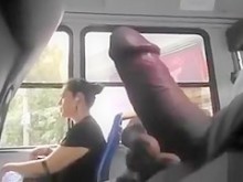 La masturbación pública en un autobús lo excita