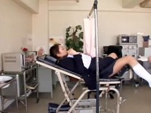 Video de cámara oculta con un chocho asiático examinado por un ginecólogo