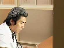 MILF japonesa cachonda se deja follar duro en un vídeo de sexo japonés