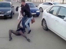 Chicas rusas metiéndose en una pelea loca