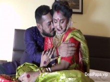 Chica india recién casada Sudipa Luna de miel dura Primera noche de sexo y creampie