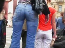 Sexy candid jeans firmly glued to a firm round ass