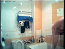 Muñeca checa morena espiada en la ducha por su propia compañera de cuarto