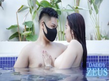 DADDY Z - La japonesa Pinay Kycee follada por el coño en la piscina