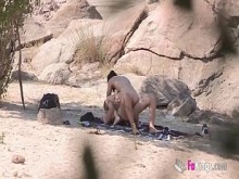 JotaDe se folla fácil a una chica que acaba de conocer cerca de la playa