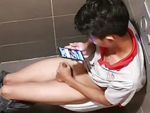 Spycam chico vietnamita masturbándose 9