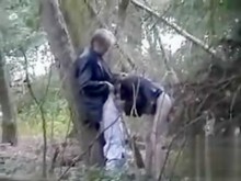 Vídeo de mamada amateur filmado en el bosque