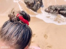 Garganta profunda folla coño en playa pública, tragando leche