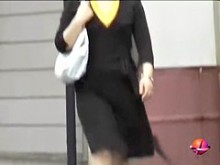 Sharking sin bragas mientras sale a caminar después del trabajo