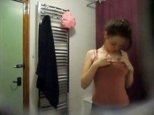 Adolescente perfecta filmada en la ducha (3) (18+)