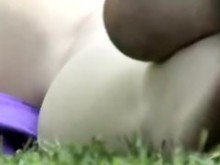 Pussy Cameltoe Up Falda hábilmente en el parque