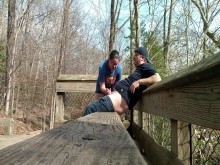 Pareja amateur casi atrapada follando en el parque